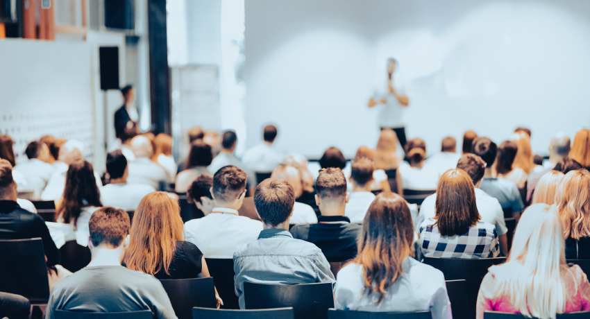 Studierende in einem Hörsaal der Universität
